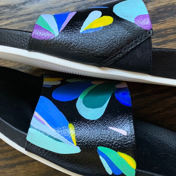 🆕 Painted Resort Slides - Picture 9 of 13